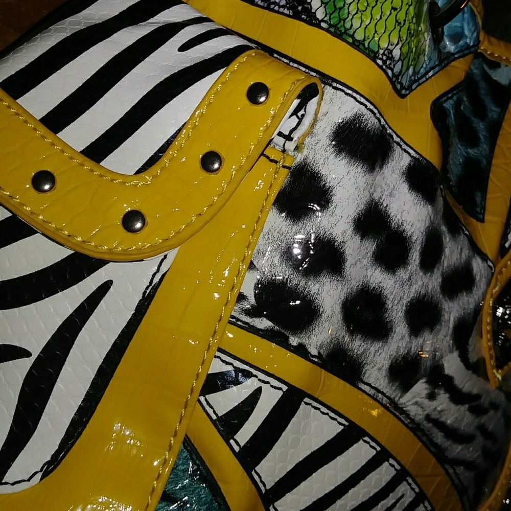 YELLOW 🆕SATCHEL✨🆒👀